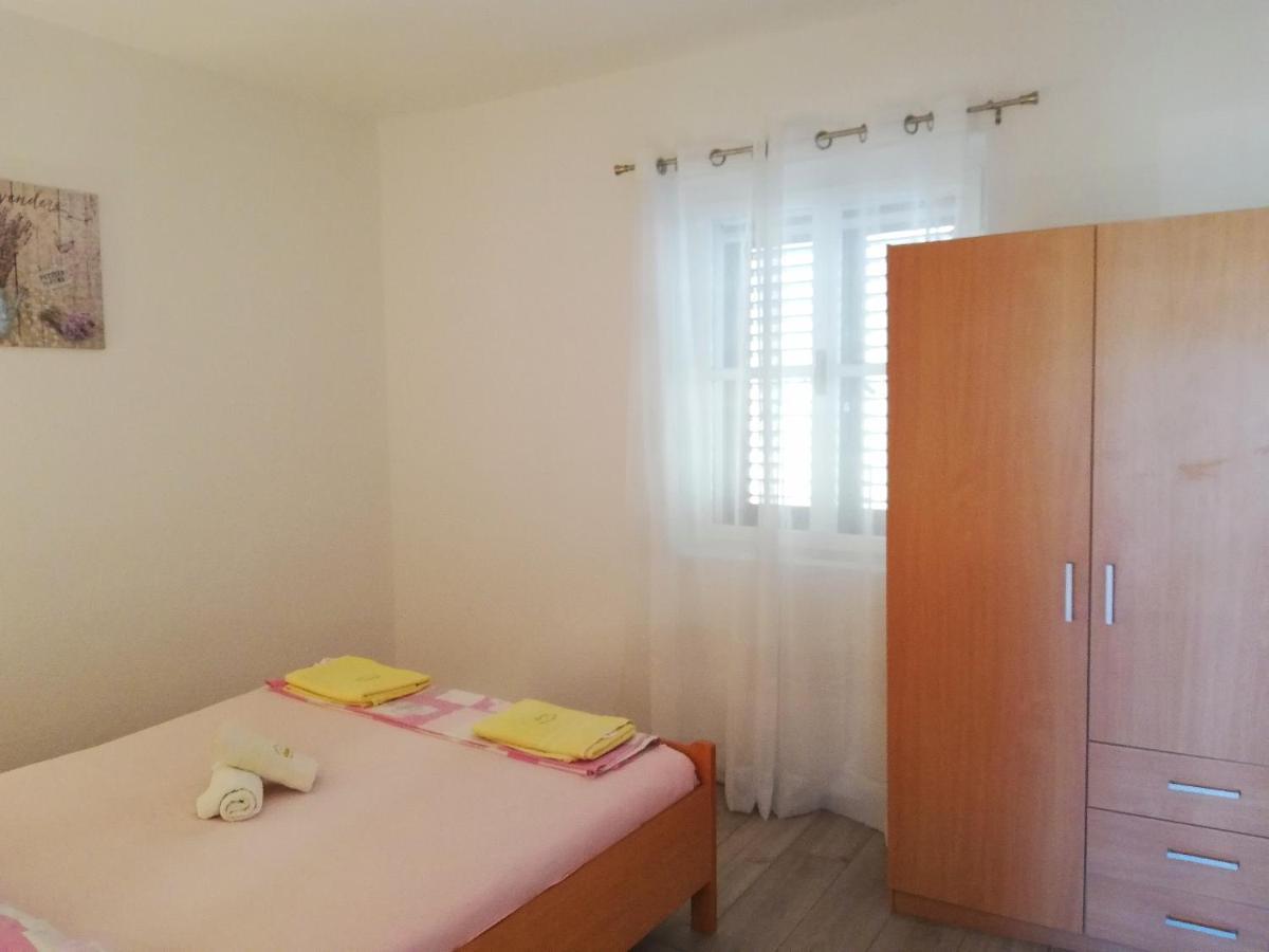 Apartments Amfora Gdinj Exterior foto